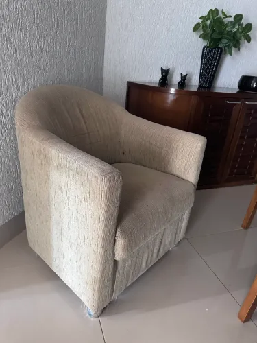 Poltrona Tub Estofada Bege - Confortável e Elegante