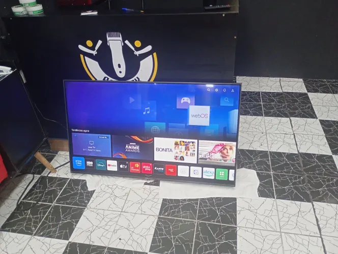 Vendo Smartv LG 50 polegadas top 4k borda infinita com comando de voz e vídeo game 4k