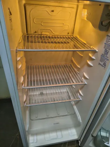 Dourados-MS - Geladeira DC-34 Electrolux