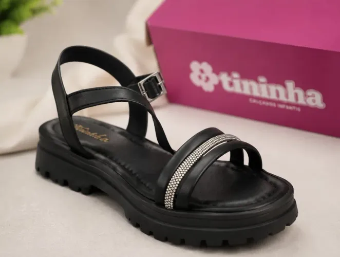 Vendo Sandália Feminina Nova número 36 Modelo infantil nunca usada