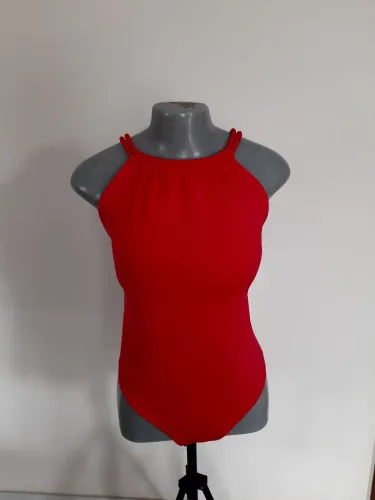 Body vermelho com bojo alcinha trançada