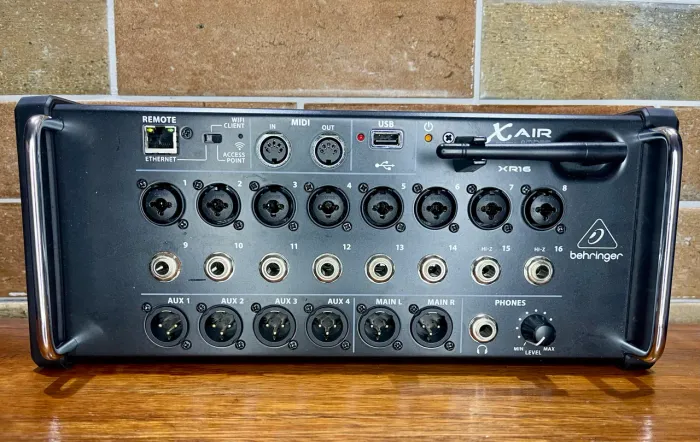 Mesa De Som Digital Behringer X-air Xr16 16 Canais c/ bag Gator