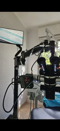 Microscópio odontológico