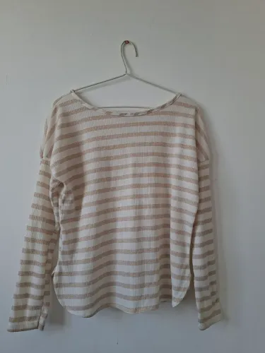 Blusa manga longa listrada bege e branca tamanho M