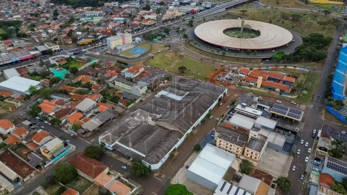Barracões Comerciais para Locação | 330 m² a 1.700 m² | Frente à Rodoviária de Londrina