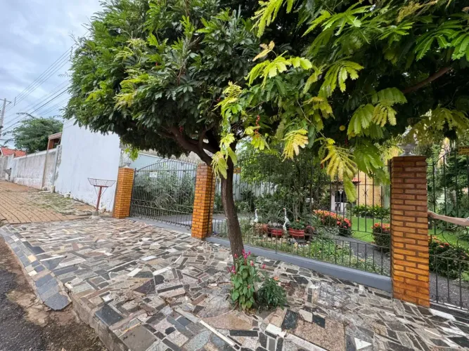 Casa com 04 quartos (2 suítes) Tangará da Serra-MT