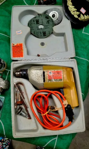 Furadeira elétrica antiga