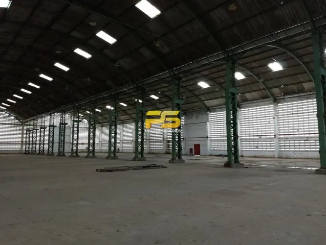 GALPÃO COM TERRENO MEDINDO 40 MIL MTS² NO BAIRRO DAS INDUSTRIAS POR 14.800.000,00 MILHÕES