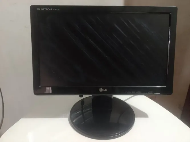 Monitor LG w1642c com defeito na tela