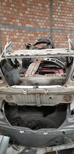 Painel traseiro Toyota Etios Sedan