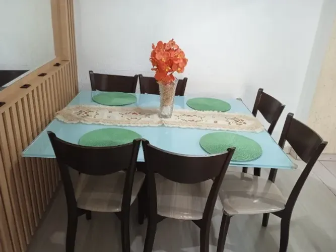 Mesa de Jantar com 06 cadeiras e vidro temperado de 12mm - Comprado na Casa Barroco