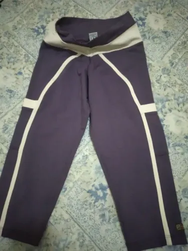 Calça Legging Feminina lilas com Detalhes Brancos