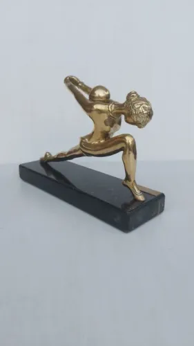 Estatueta em bronze assinada