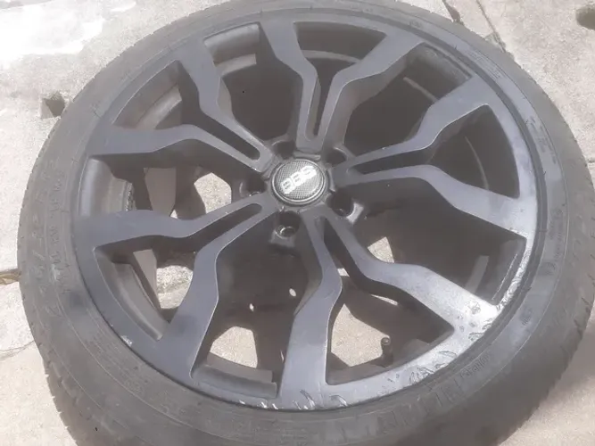 Roda aro 19 esportiva Bbs preta fosca 5x114 com pneu 235 45 19 usados Suv Honda Hyundai 