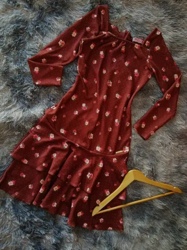 vestido floral manga longa