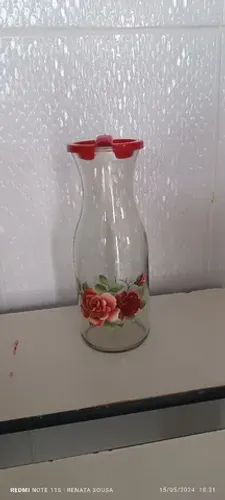 Vende-se garrafa de vidro