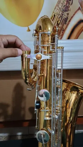 Lindo saxofone barítono yamaha com lá grave bem leve não original