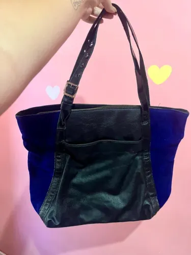 Bolsa de ombro azul e preta