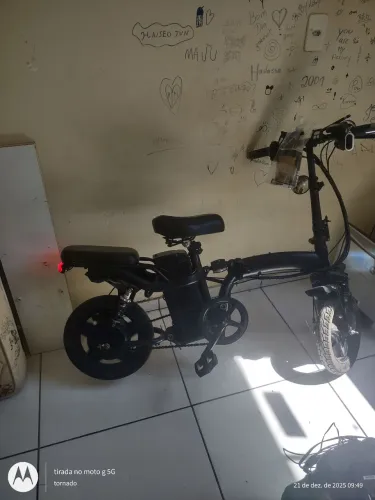 Bicicleta elétrica 350wats 48volts faz até 32 km por hora usada pedal assistido dobrável