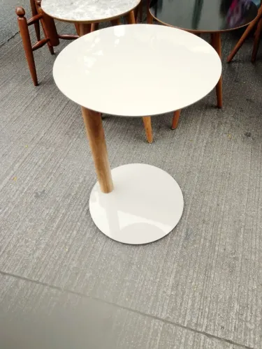 Mesa Lateral encaixe sofá com vidro 