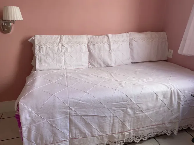 Colcha Matelassê de piquê com Richelieu 