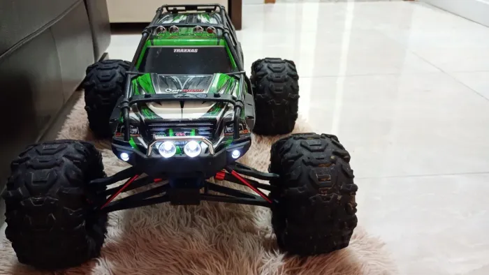 Automodelo traxxas summit 1/10