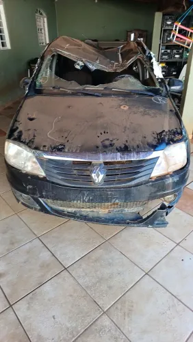 Renault Logan 1.0 16v 2013 - Sucata para retirada de peças.