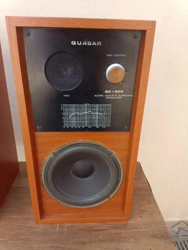 Caixas de som vintage QC-800