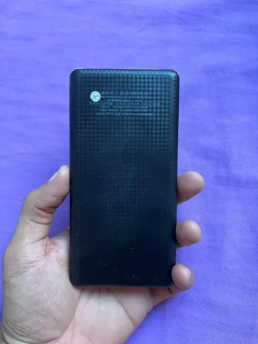 CARREGADOR DE BATERIA E ÓCULOS DESAPEGANDO