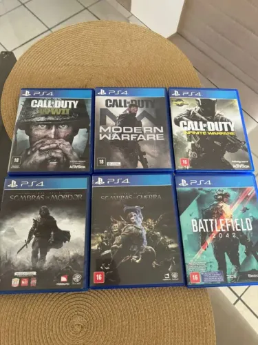Jogos PS4 estado de novos.