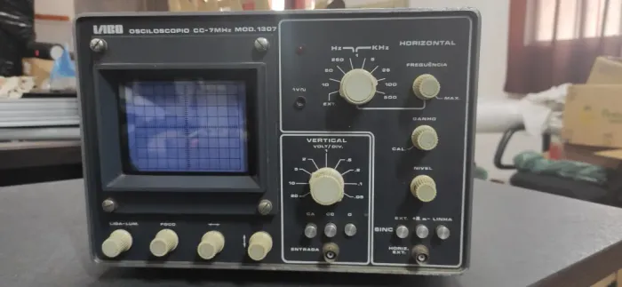 Osciloscópio Labo CC -7 Mhz - Mod. 1307 - CONSERVADO - LIGANDO.