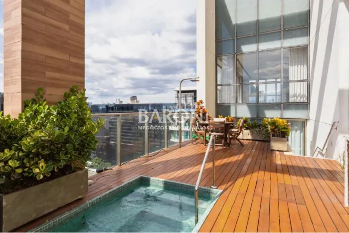 Cobertura duplex para venda e locação no Itaim, 510m², 3 suítes, terraço gourmet, piscina,