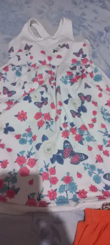 Roupas novas e semi novas  tudo impecável peças lindíssima valem muito a pena  