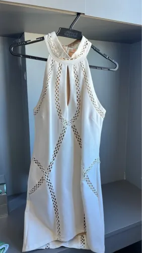 Vestido branco de bandagem