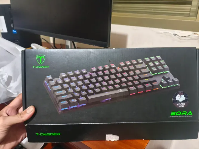 Teclado mecânico T-Dagger Bora