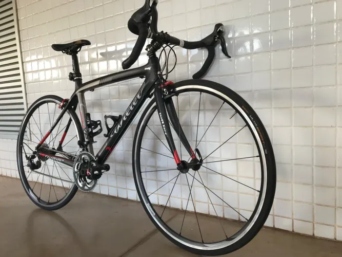 Bike Speed de Estrada - Full Carbono, leve e de alta performance