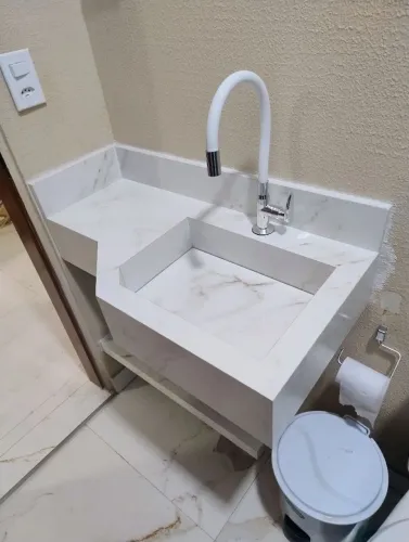 Pia em porcelanato 
