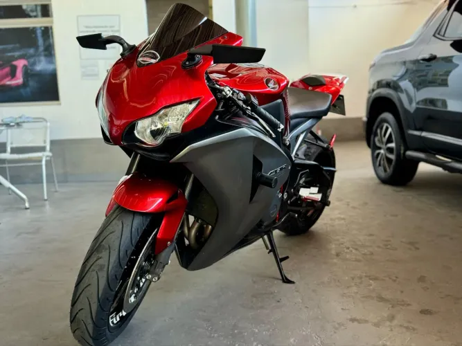 HONDA CBR 1.000RR FIREBLADE - Ano 2011 (A mais nova do Brasil)