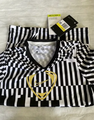 Camiseta Nike infantil original e nova