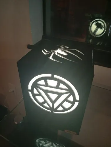 Luminária heróis da Marvel