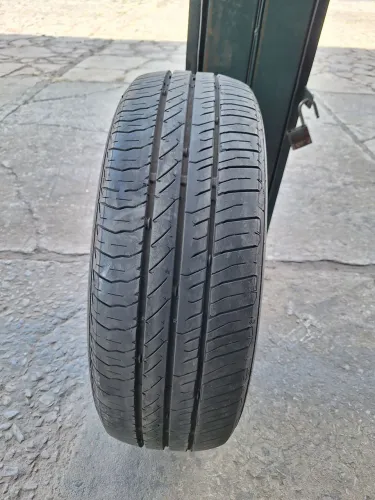 Pneu 185 60 15 Continental (meia-vida)