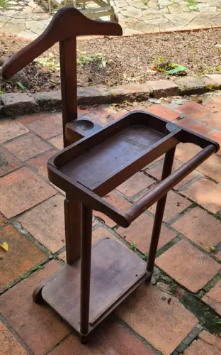 Cabideiro de madeira maciça antigo para organização