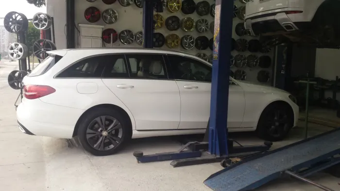 Serviços de borracharia conserto de pneus montagem e desmontagem de rodas