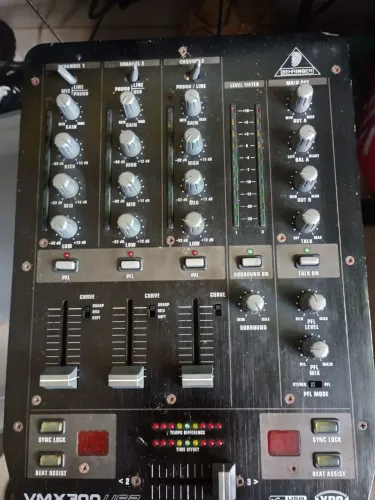 Behringer pro Mixer VMX300SB baixei pra vende logo.