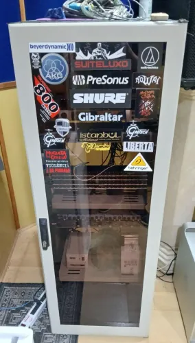 RACK PARA EQUIPAMENTOS (ÁUDIO, T.I., COMUNICAÇÃO, ETC)