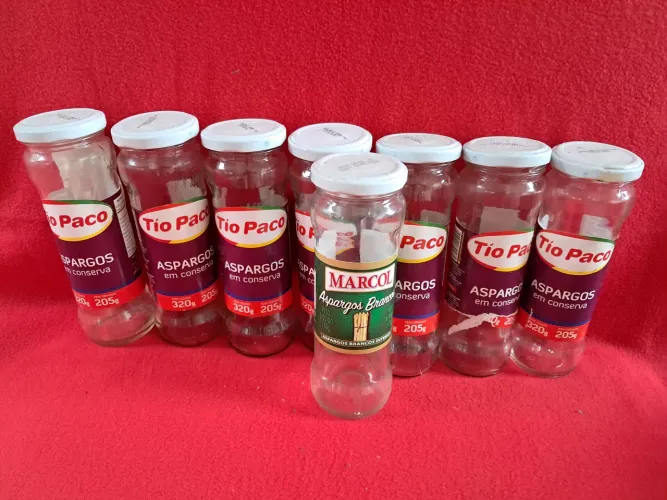 8 potes vazios