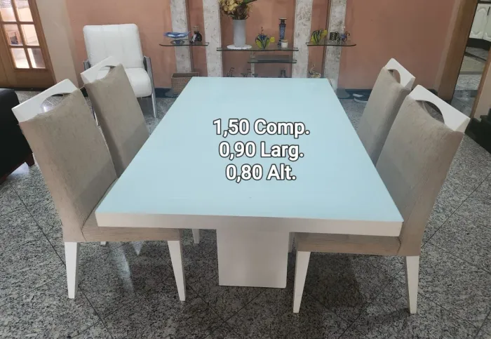 Mesa de Jantar 4 lugares (conjunto incluindo as cadeiras)