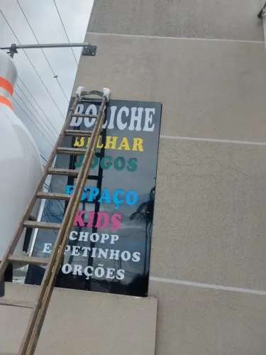 Totens Luminosos - Comunicação Visual - Fachadas em Lona - Zinco e Acm - Placas e Letreiro