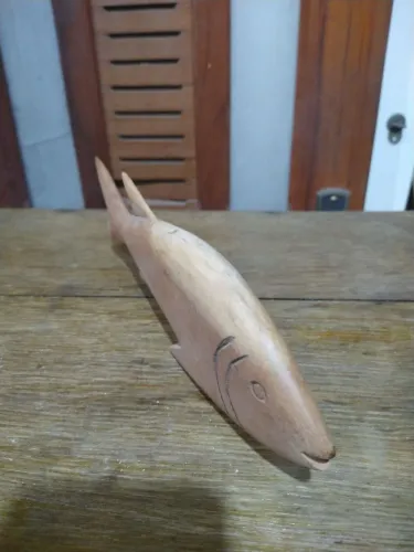 Escultura de Peixe em Madeira Artesanal