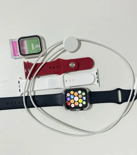 Apple Watch SE (1ª geração), tamanho 44mm, modelo GPS.